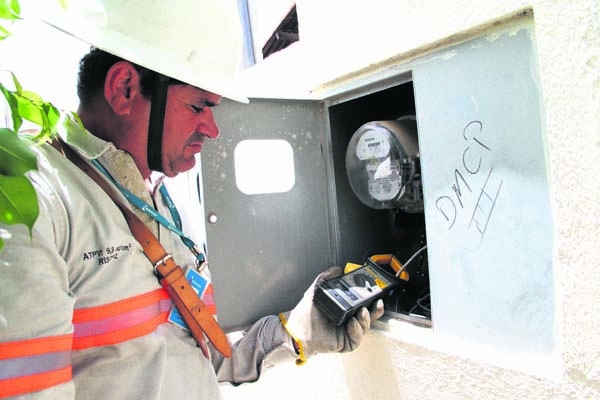 Em julho, pelo sétimo mês consecutivo, os usuários de energia elétrica terão que enfrentar a
bandeira vermelha