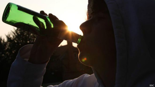 Estudo prévio aponta álcool como a maior causa de mortes entre jovens brasileiros entre 15 e 19 anos (Foto: BBC)