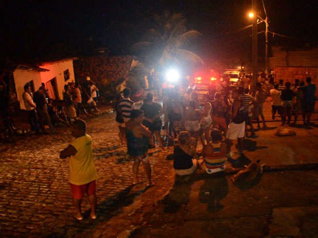 Crime foi registrado em beco de Cruz das Armas, em João Pessoa (Foto: Walter Paparazzo)