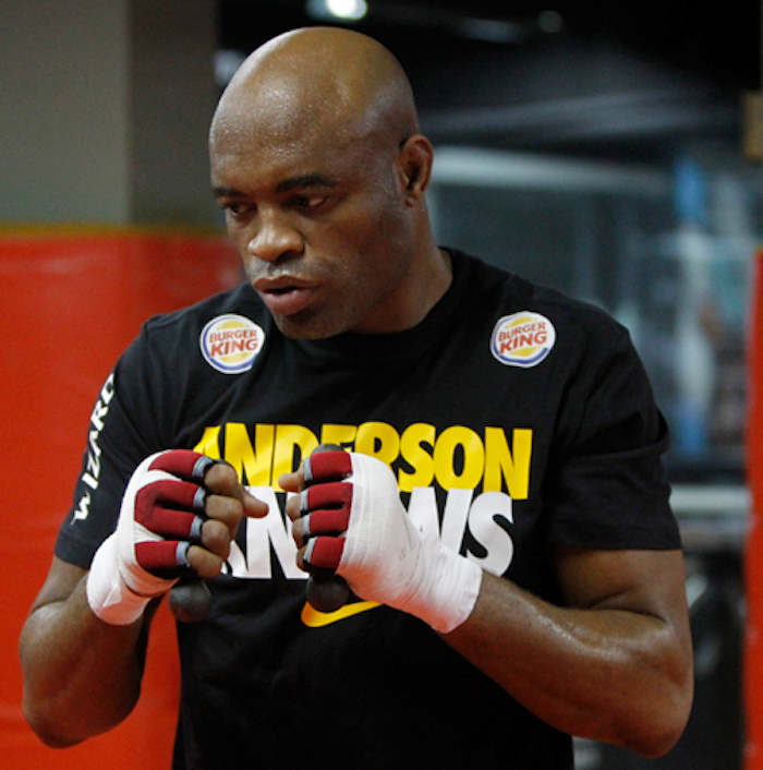 O lutador de MMA Anderson Silva (foto: Reprodução/Facebook)