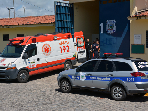 Preso foi socorrido pelo Samu e encaminhado para o Hospital de Trauma de João Pessoa, em estado regular (Foto: Walter Paparazzo)
