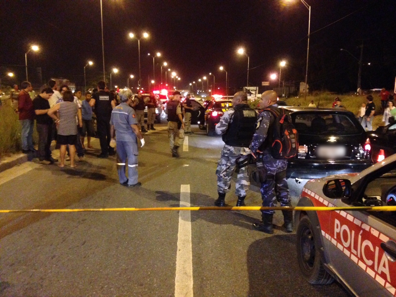 Homicídio aconteceu na BR-101 no início da noite desta quinta-feira (10) na saída de João Pessoa para o Recife (Foto: Walter Paparazzo)