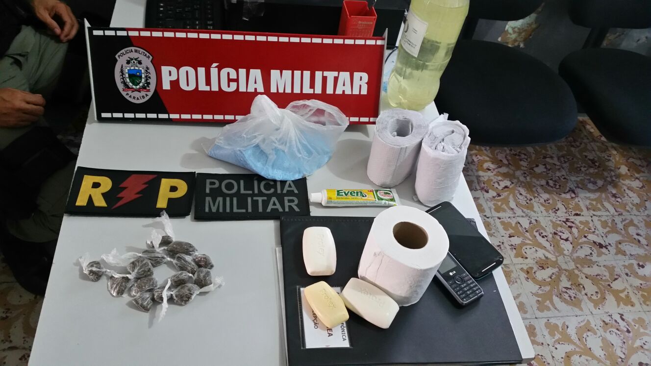 Policiais apreenderam droga e dinheiro com jovens (Foto: Divulgação)