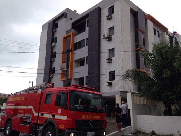 Idosos morreram em incêndio no prédio onde
moravam (Foto: Patrícia Rocha)