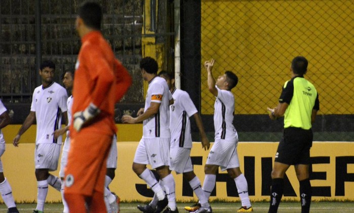 Osvaldo comemora o primeiro gol do Fluminense sobre o Boavista (Foto: Mailson Santana/Divulgação Fluminense)