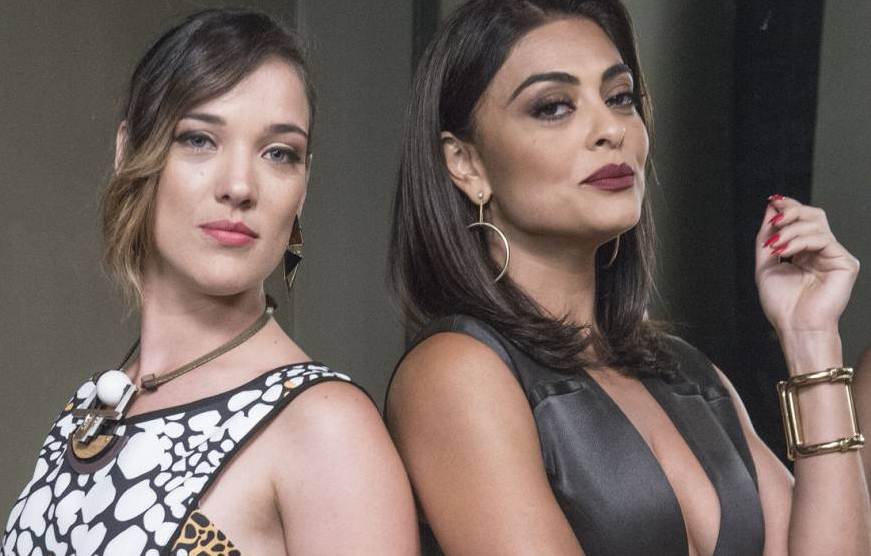 Adriana Birolli (Lorena) e Juliana Paes (Carolina) em Totalmente Demais, da Globo