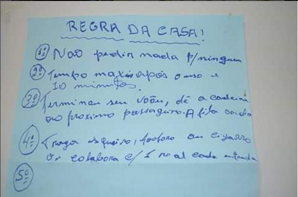 Cartaz continha regras para os usuários