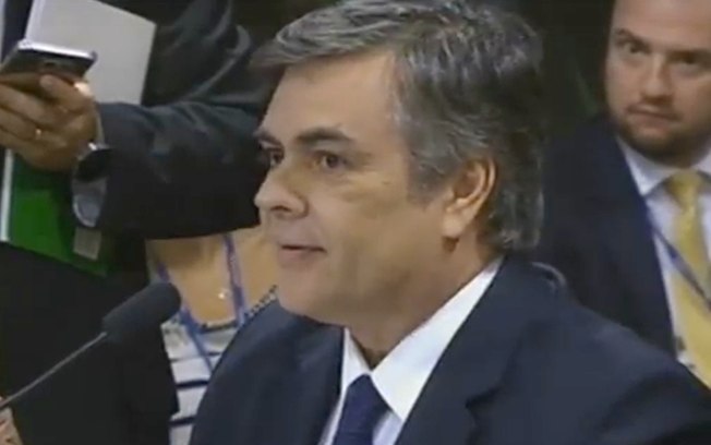 Senador Cássio Cunha Lima (PSDB-PB) ficou nitidamente constrangido com áudio