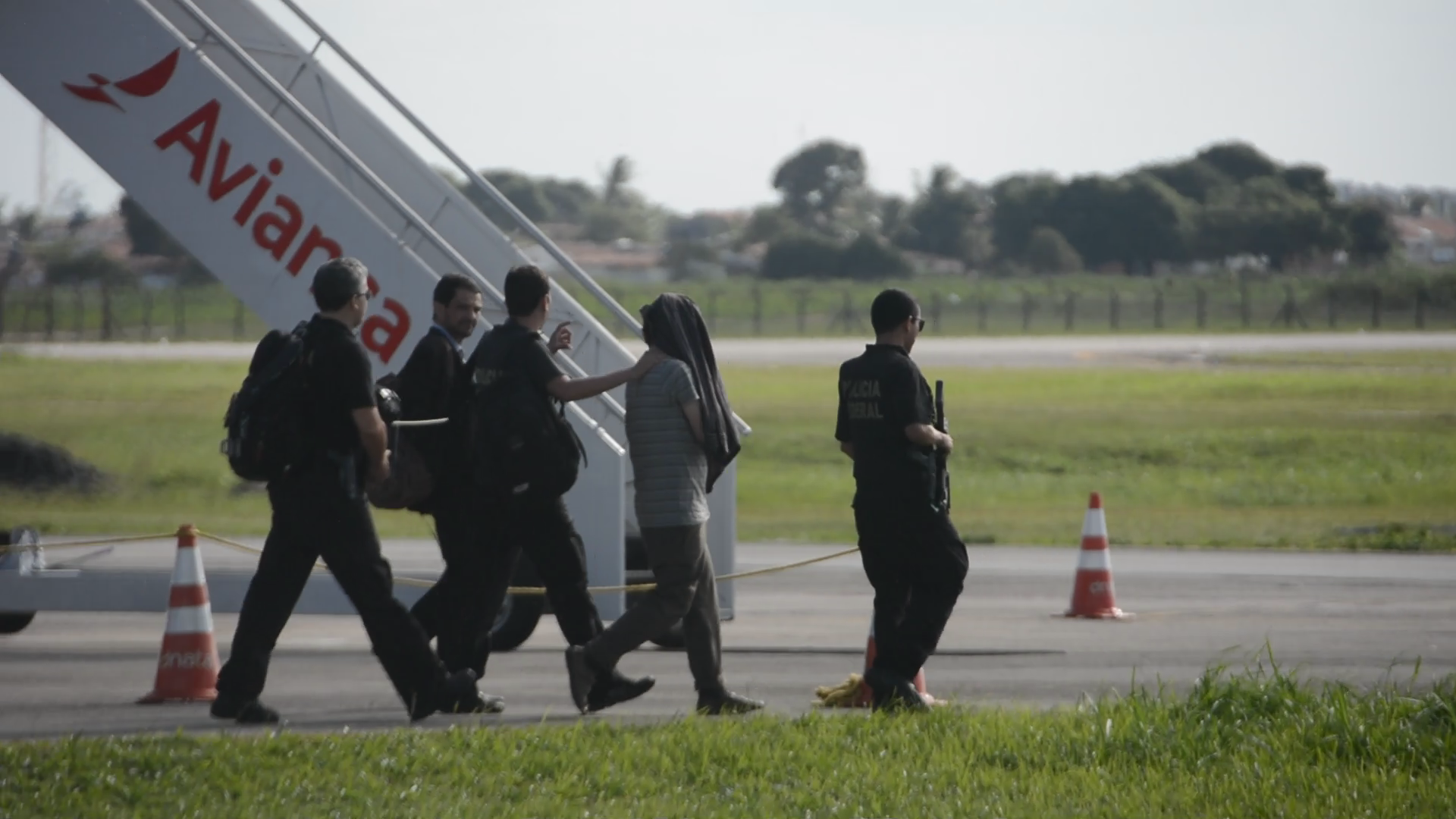 Suspeito de ligação com o grupo terrorista Estado Islâmico foi encontrado em Cabedelo e levado para Brasília (Foto: Walter Paparazzo)