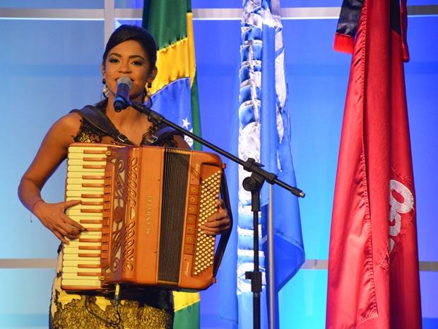 Cantora Lucy Alves fez apresentação cultural na abertura do IGF 2015 (Foto: Diogo Almeida)
