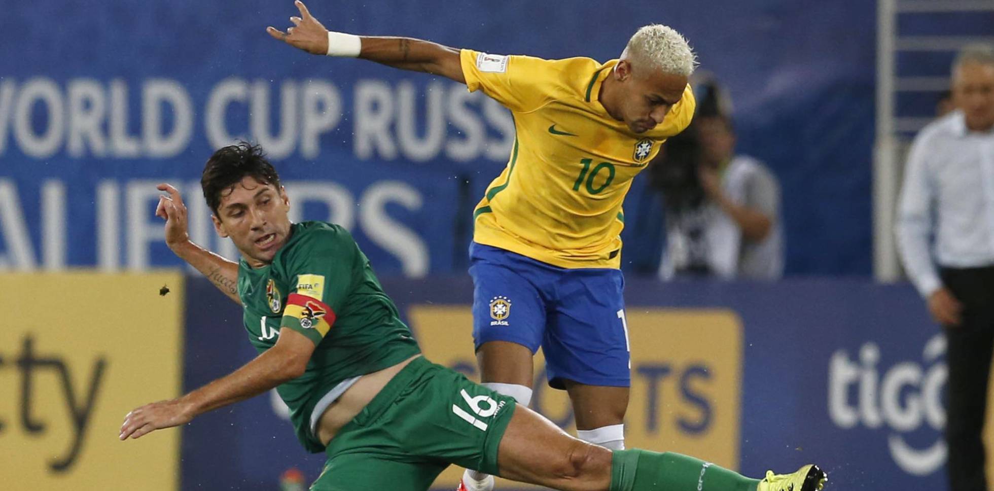 Neymar fez o primeiro gol (Foto: L. CORREA AP)