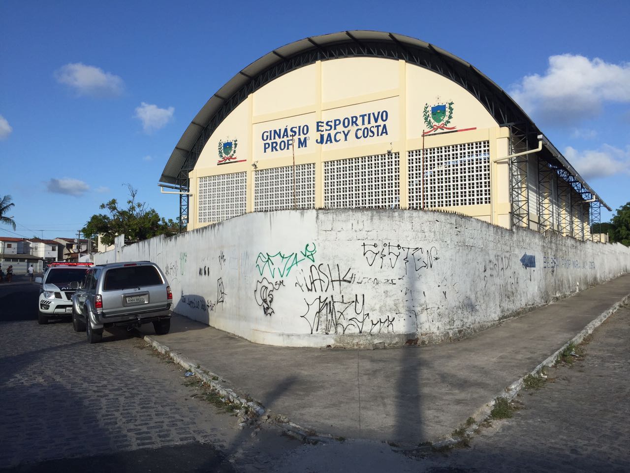 Homicídio aconteceu dentro de escola no bairro de Mangabeira, em João Pessoa (Foto: Walter Paparazzo)