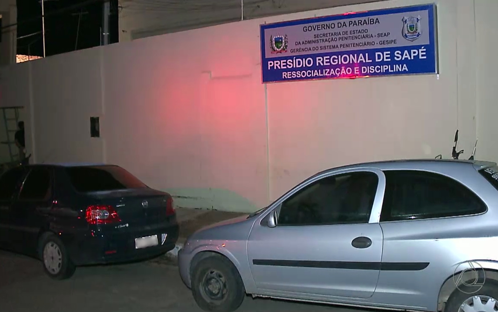 Tumulto em presídio durou cerca de duas horas e acabou com três presos atendidos pelo Samu em Sapé (Foto: Reprodução/TV Cabo Branco)