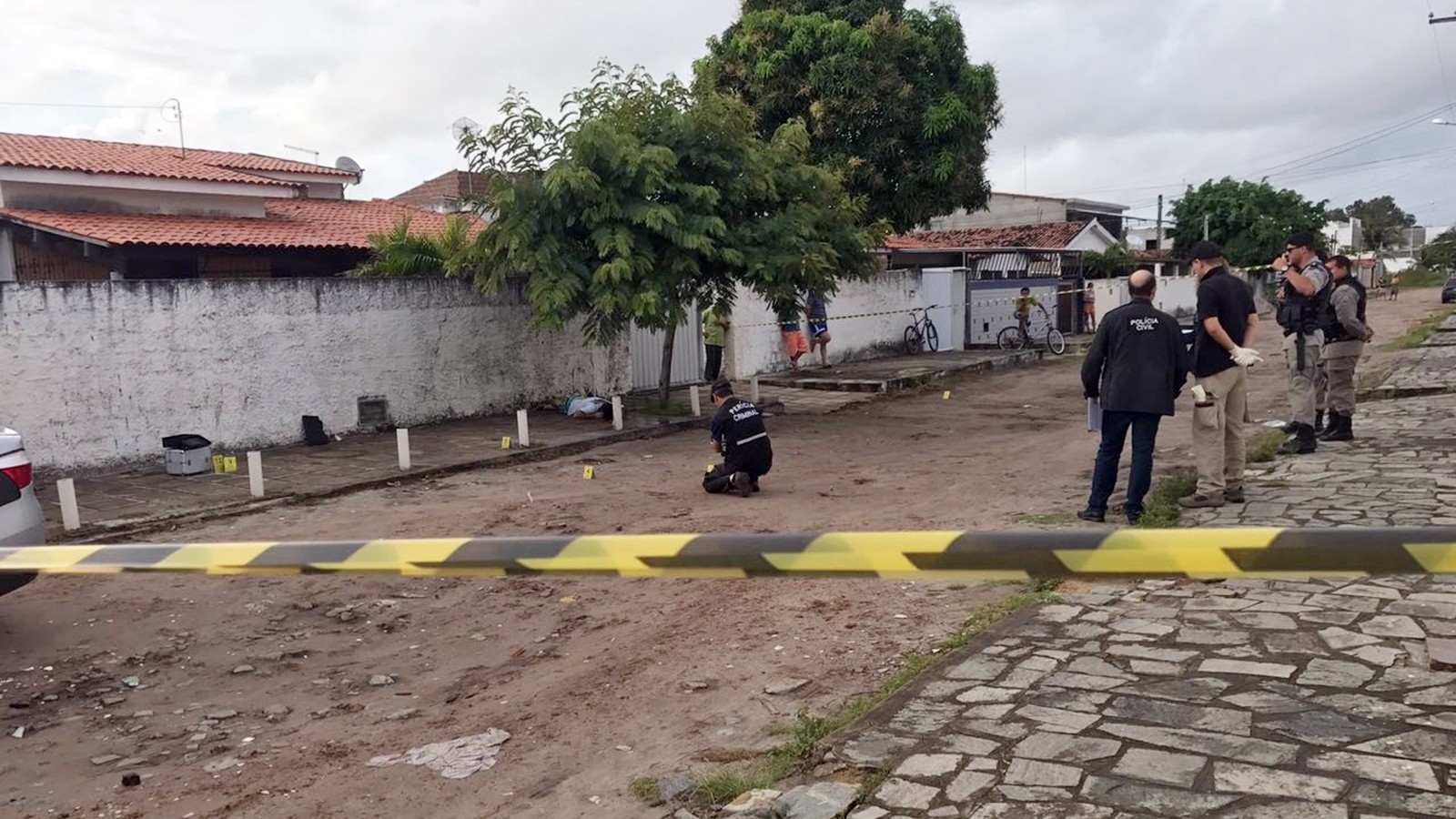 Presidiário foi morto na saída de penitenciária em Mangabeira (Foto: Walter Paparazzo)