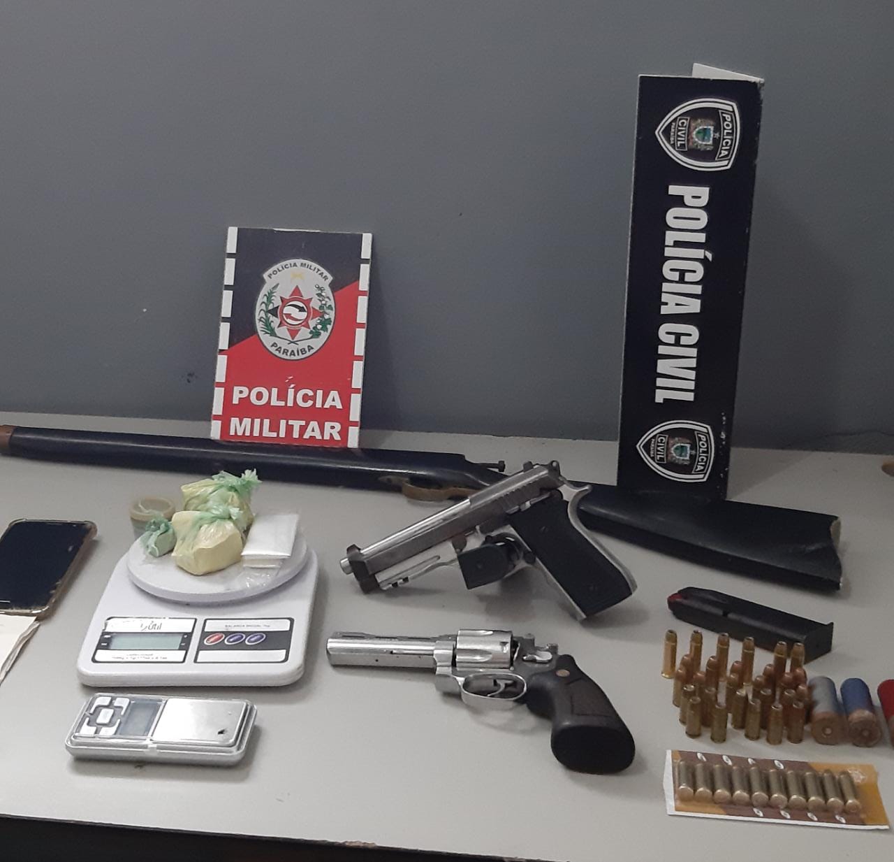 Material apreendido na Operação em Arara (PB). Foto: Polícia Civil via Patrulhando Nas Ruas